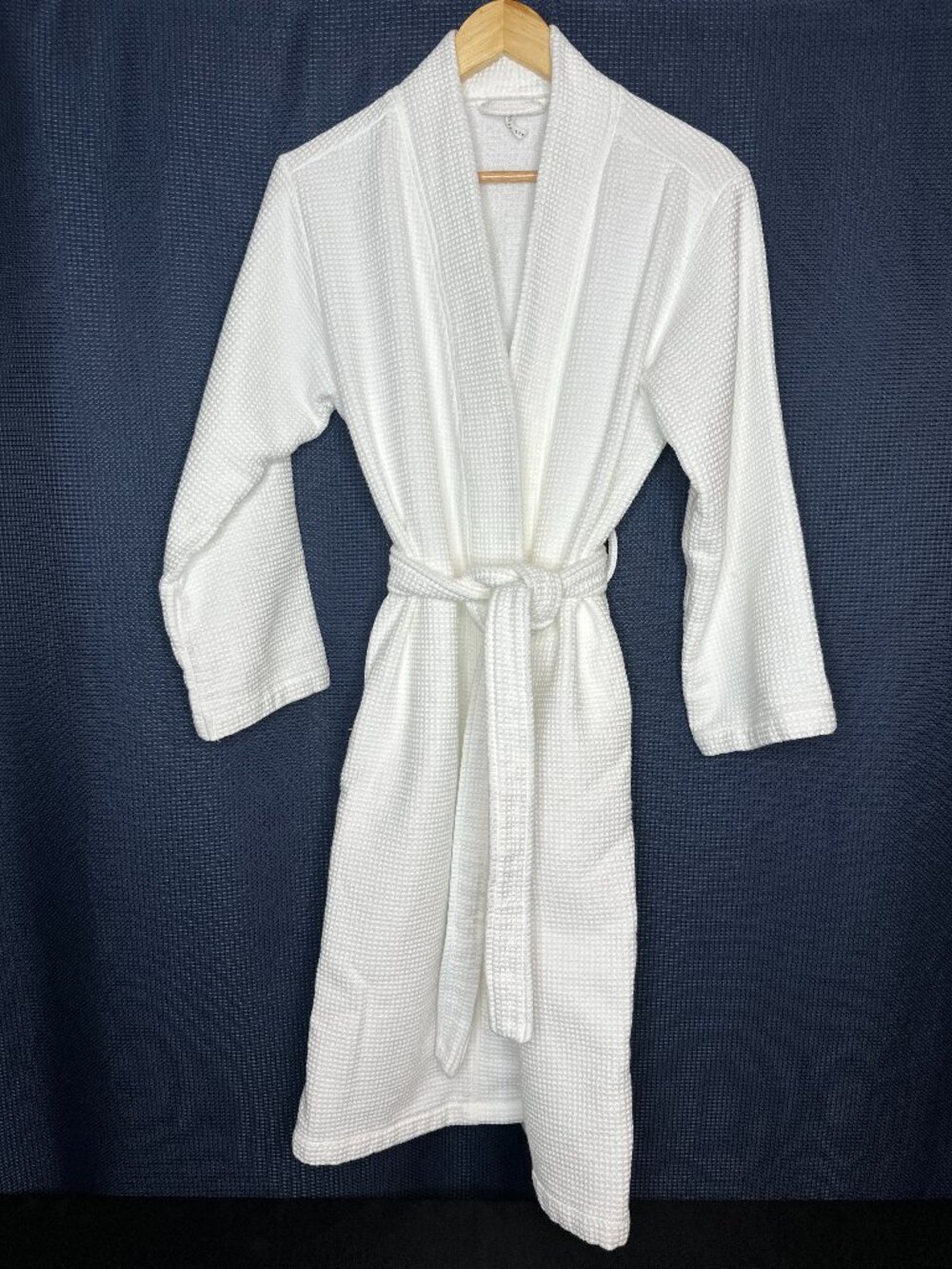 Pottery Barn Unisex White Waffle Short Robe with Tie MEDIUM Minimalist Classic